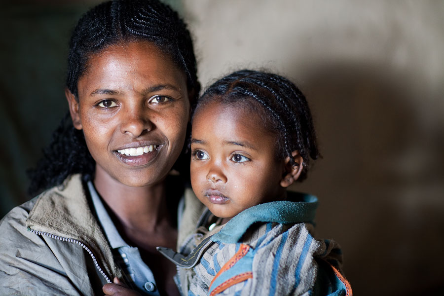 218   Gurage woman with her daughter   Ethiopia